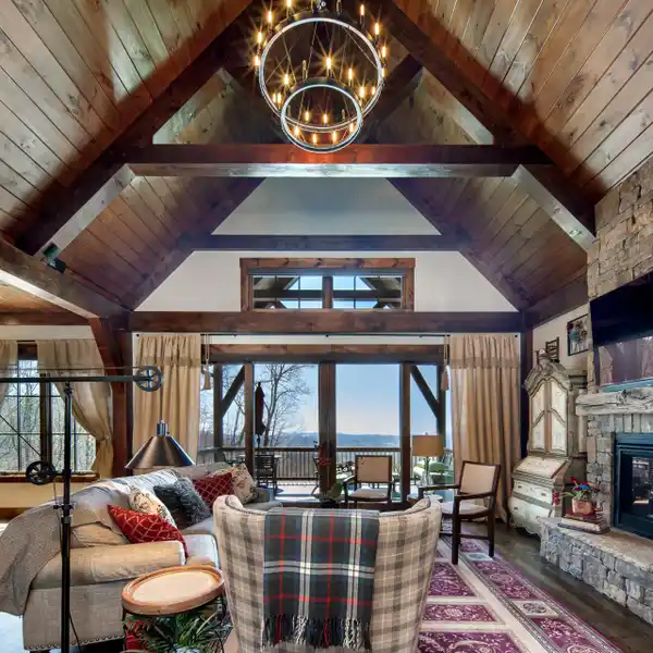 REMARKABLE CRAFTSMANSHIP AND BREATHTAKING VIEWS