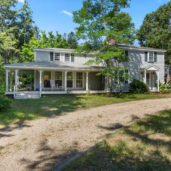 BEAUTIFUL CIRCA 1827 ANTIQUE HOME