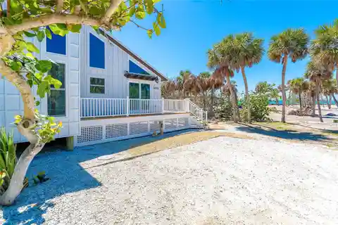 Charming Beachside Cottage Retreat