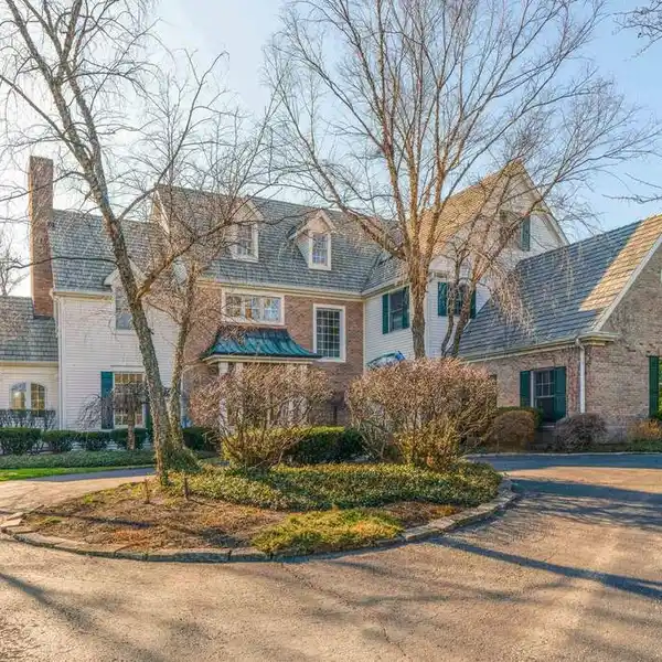 BEAUTIFULLY UPDATED HOME IN ARBOR RIDGE