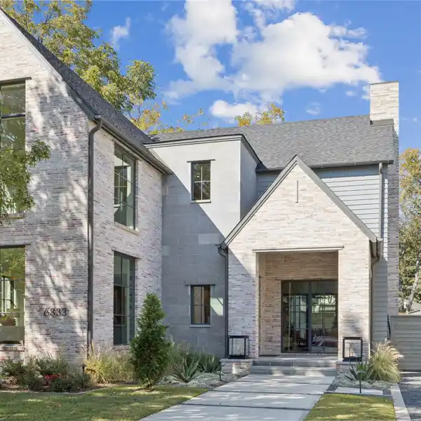 ELEGANT DESIGN MEETS MODERN SOPHISTICATION