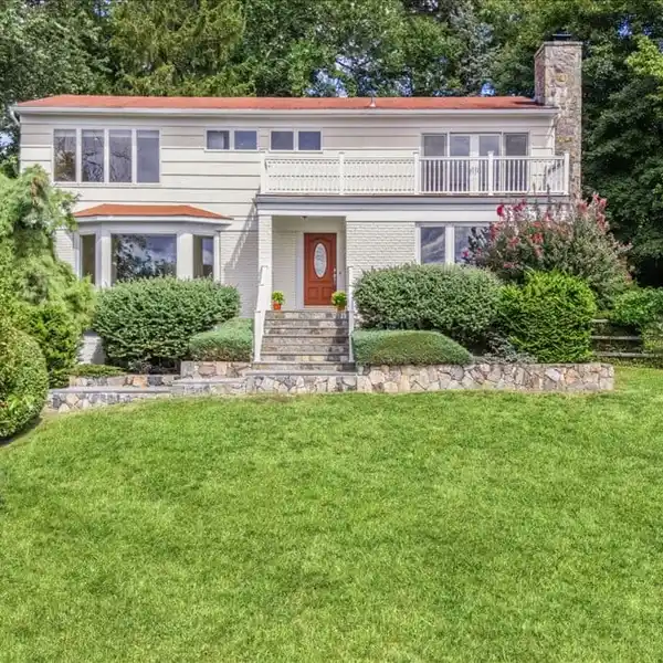 ELEGANT RETREAT WITH HUDSON RIVER VIEWS