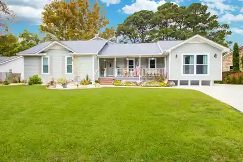 Beautifully Updated Home in Harborgate Shores