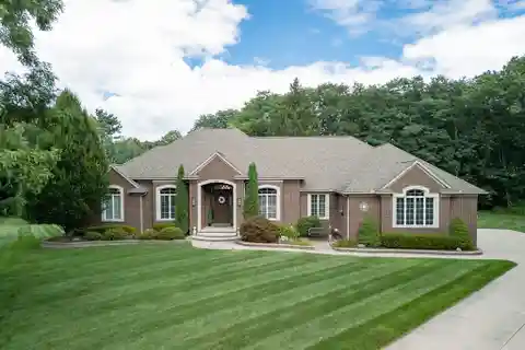 Privacy and Convenience on a Quiet Cul-De-Sac