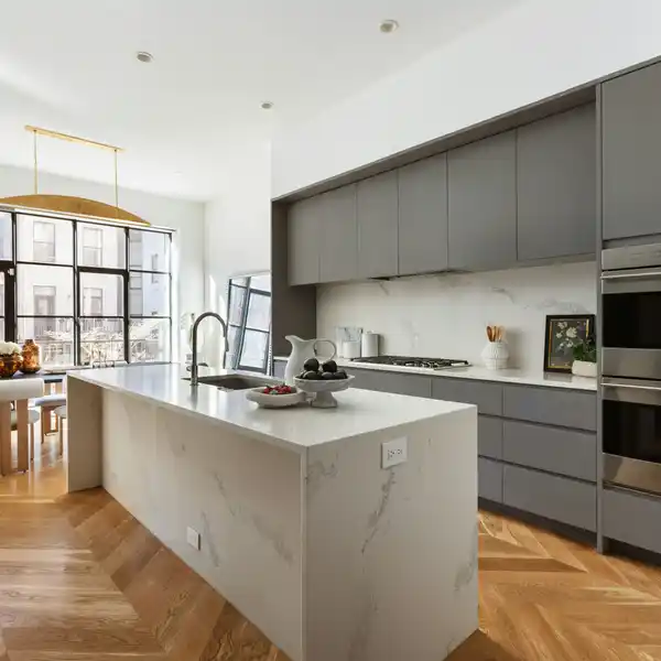METICULOUSLY RENOVATED TOWNHOUSE