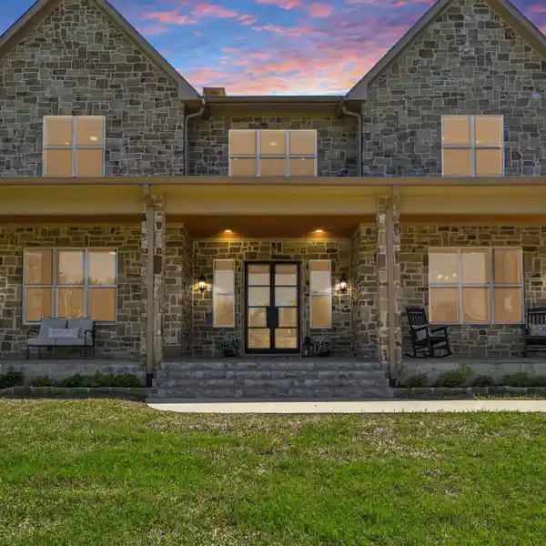 STUNNING NEW LUXURY SMART HOME