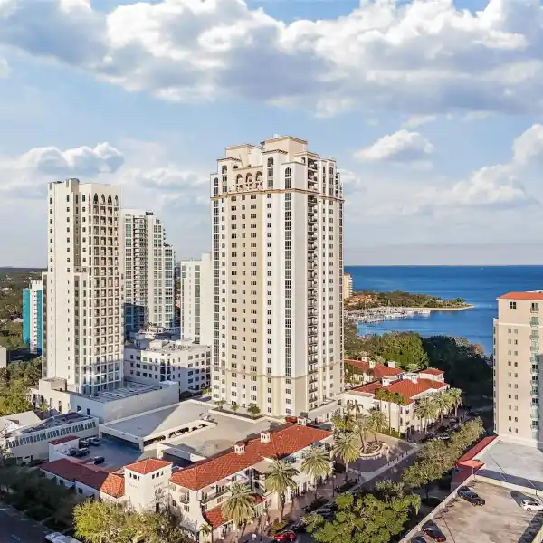 MODERN SOPHISTICATION MEETS VIBRANT CITY LIVING