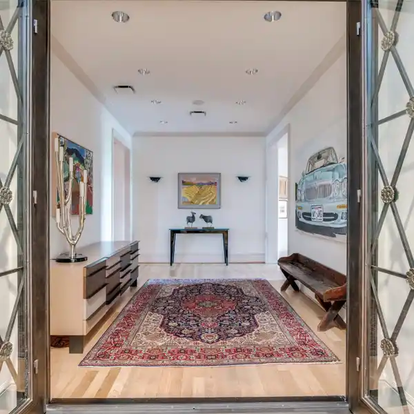 ELEGANT TRADITIONAL RESIDENCE AT THE VENDOME