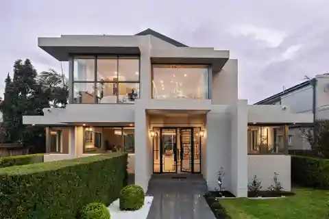 Impeccable Modern Residence