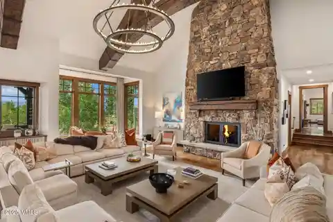 Elevated Mountain Living in an Exclusive Community