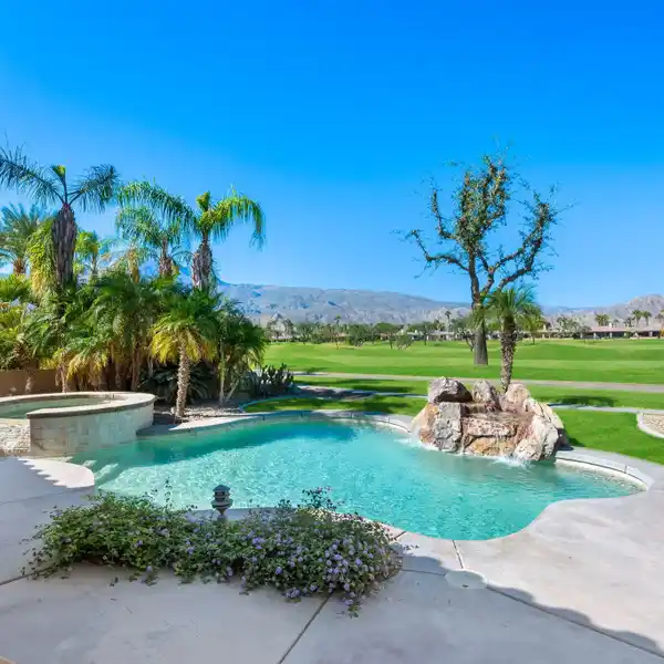 POPULAR PLAN IN A DESIRABLE COMMUNITY