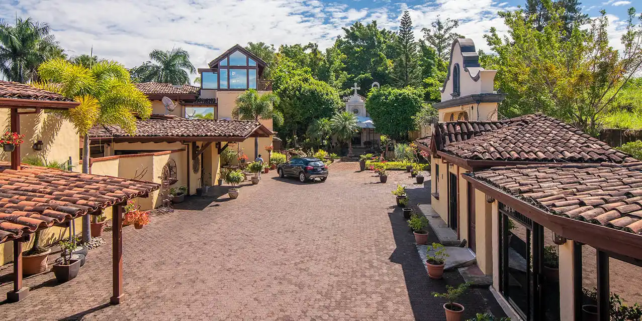 Paradise in Harmony with Nature in Cariari