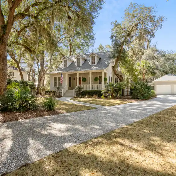 CUSTOM HOME IN BEAUTIFUL COOSAW POINT