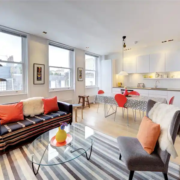 THOUGHFULLY DESIGNED THIRD FLOOR FLAT