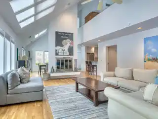 Bright and Sunny Contemporary Home for Rent