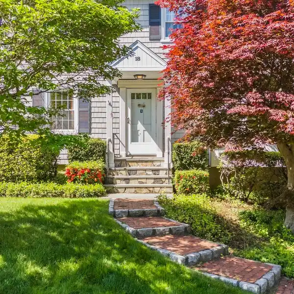 CLASSIC COLONIAL ON A PEACEFUL CUL-DE-SAC