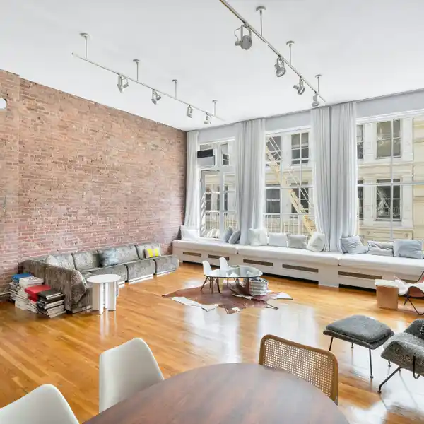 FULL-FLOOR PRIVATE ELEVATOR LOFT ON A DESIRED STREET