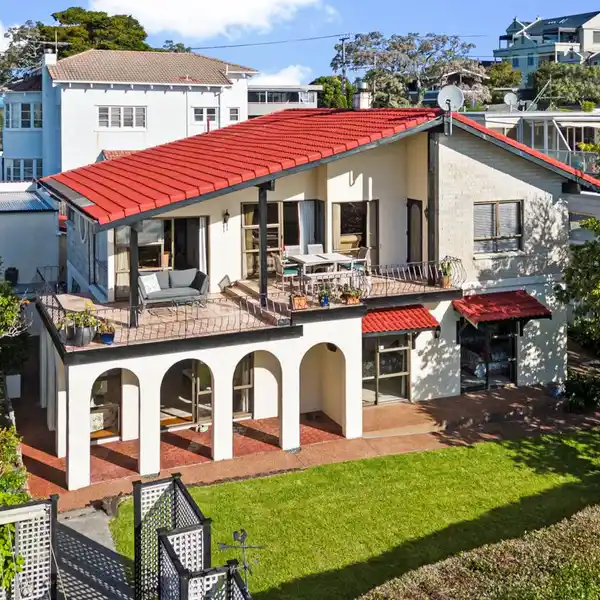 ELEVATED FAMILY RETREAT WITH CITY SKYLINE VIEWS