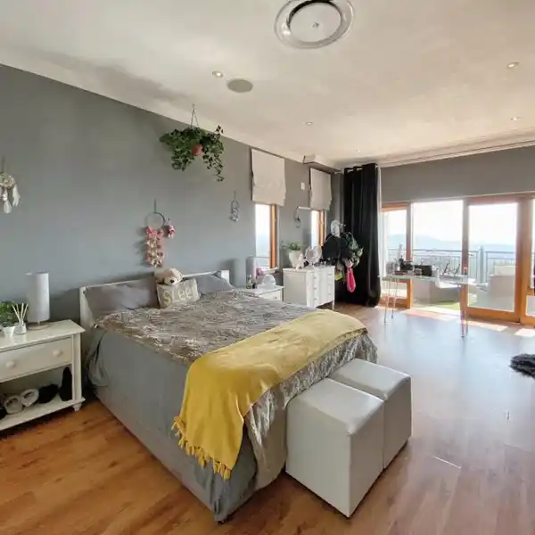 MASTERFULLY DESIGNED HOME FOR UPSCALE FAMILY LIVING