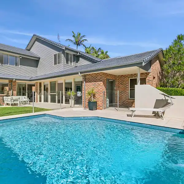 BEAUTIFULLY DESIGNED RESIDENCE IN A PEACEFUL SETTING