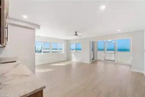 Spacious Reimagined Unit on Bonita Beach