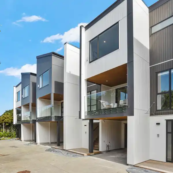 NEW HIGH-STANDARD QUALITY FREEHOLD HOME