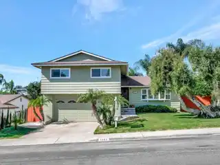 Stylish Split-Level with Spacious Yard and Modern Upgrades