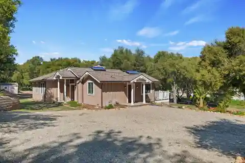 Beautiful 2.25-acre Ranchette
