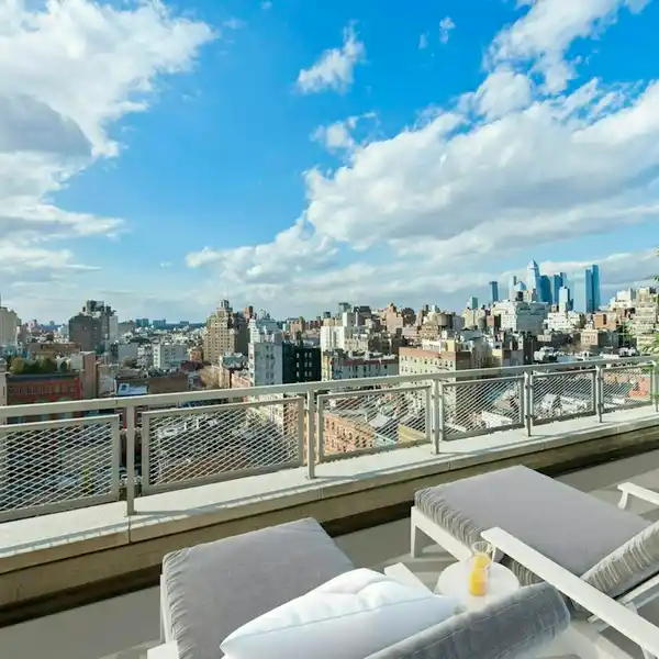 TROPHY TERRACE AT 2 FIFTH