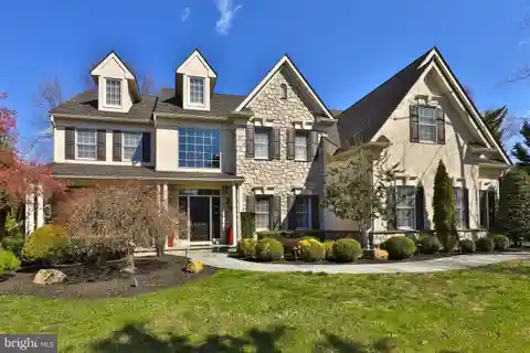 Stunning Cedar Hill Estate with Gourmet Kitchen