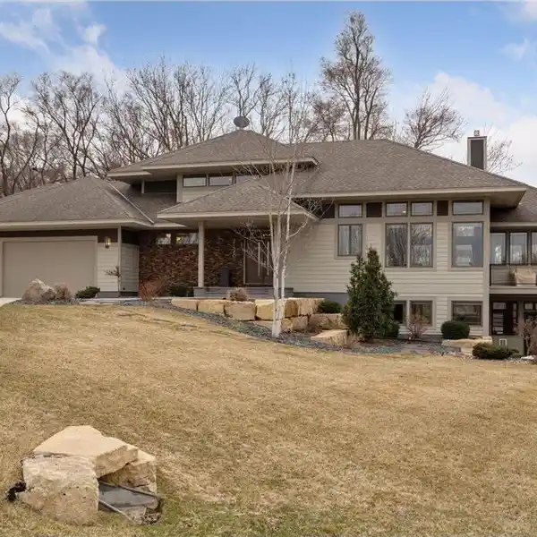 CONTEMPORARY HOME STEPS AWAY FROM TERRITORY CLUBHOUSE