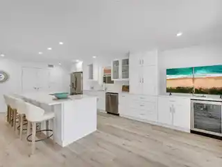 Completely Remodeled Residence in an Exclusive Boutique Complex