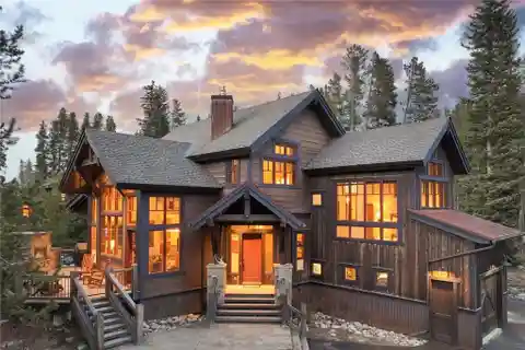 Rustic Charm Meets Modern Mountain Luxury