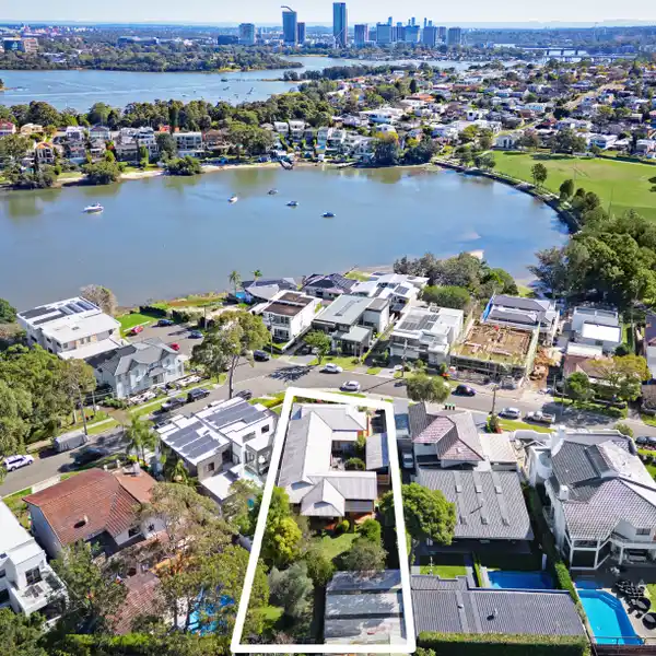 SPECIAL LOCATION ABOVE MORRISONS BAY