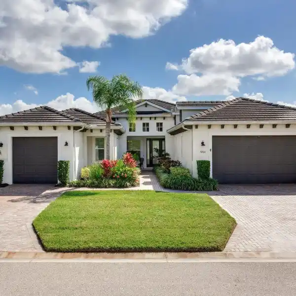 RIVERFRONT ELEGANCE WITH RESORT-STYLE AMENITIES