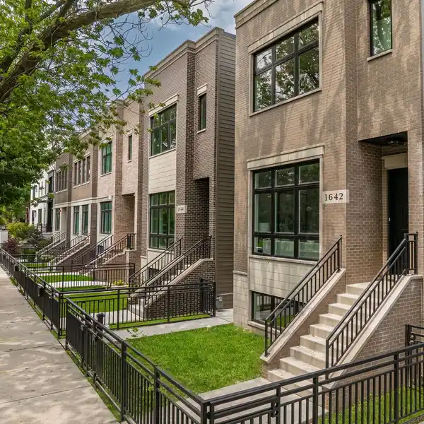 LUXURY LIVING IN THE HEART OF THE CITY