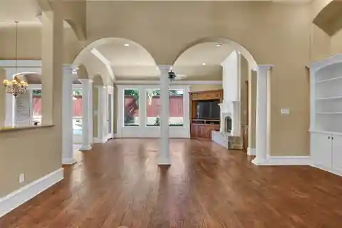 Hollytree Hidden Gem