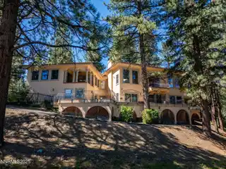 Private Verdi Estate with 7-Car Garage
