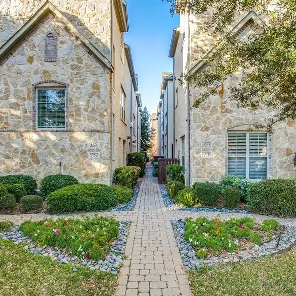 RARE ONE OWNER UNIVERSITY PARK CONDO