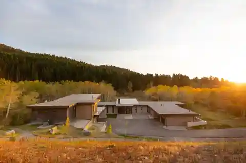 Breathtaking Modern Luxury Estate on 14 Acres
