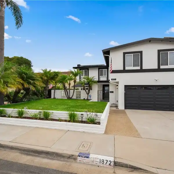 TURNKEY POOL HOME IN OCEANVIEW PARK
