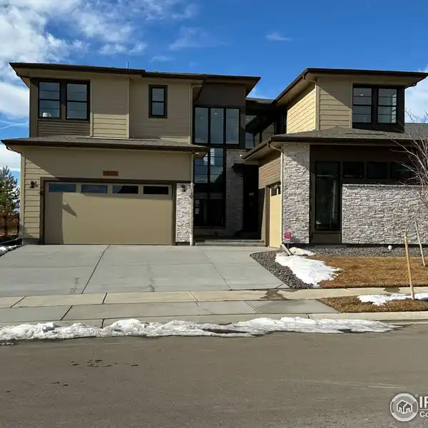 LUXURIOUS FORMER MODEL HOME
