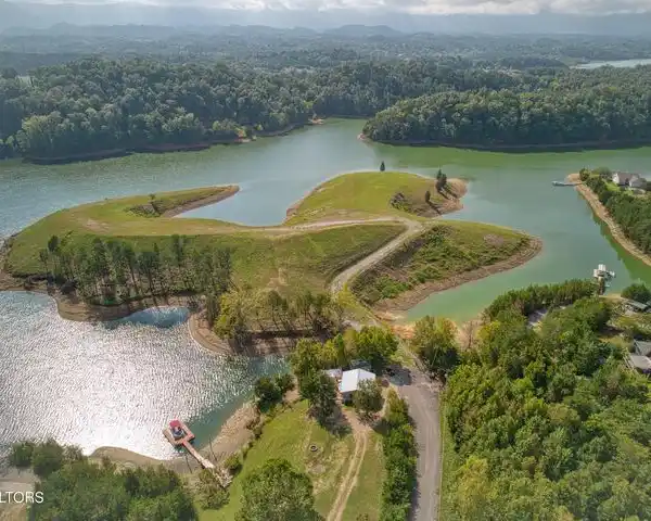 AN ISLAND RETREAT WITH LIMITLESS POTENTIAL