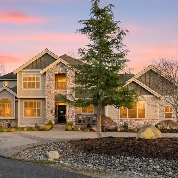 IMMACULATELY MAINTAINED HOME IN DESIRABLE SILVERADO