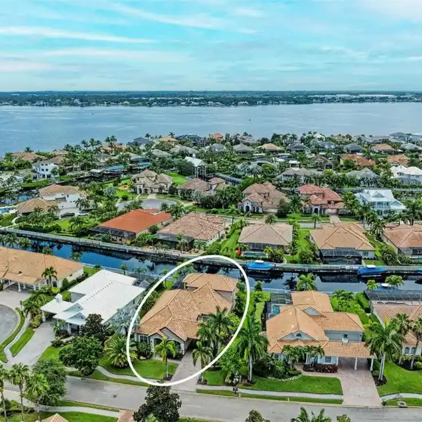 RECENTLY RENOVATED WATERFRONT RESIDENCE