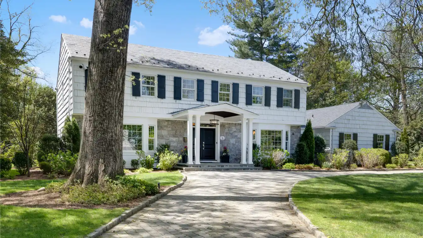 Gorgeous Colonial on a Serene Acre