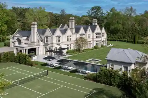 Spectacular Manor House on Three Acres