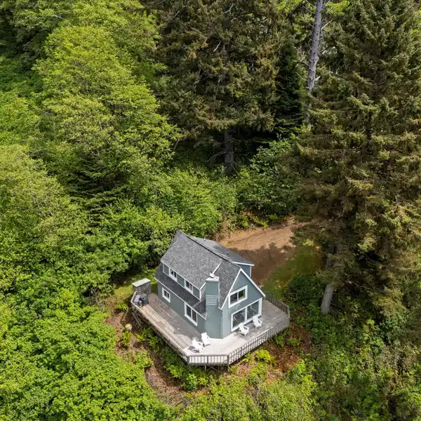 SECLUDED OCEANFRONT COTTAGE ON 7 PRIVATE ACRES