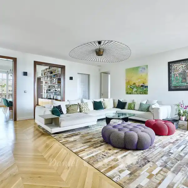 TOP-FLOOR HOME IN A DISTINGUISHED BUILDING