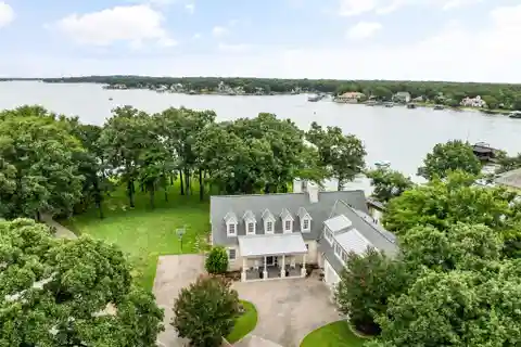 Rare Cape Cod-Style Retreat
